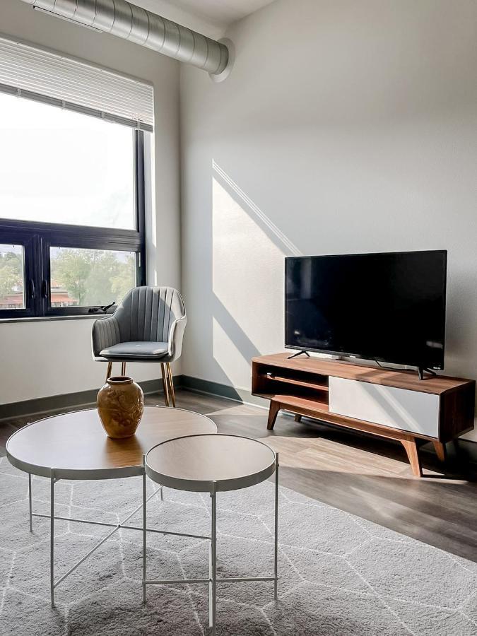 Sleepover 1Bd 1Ba Des Moines Apartments Bagian luar foto