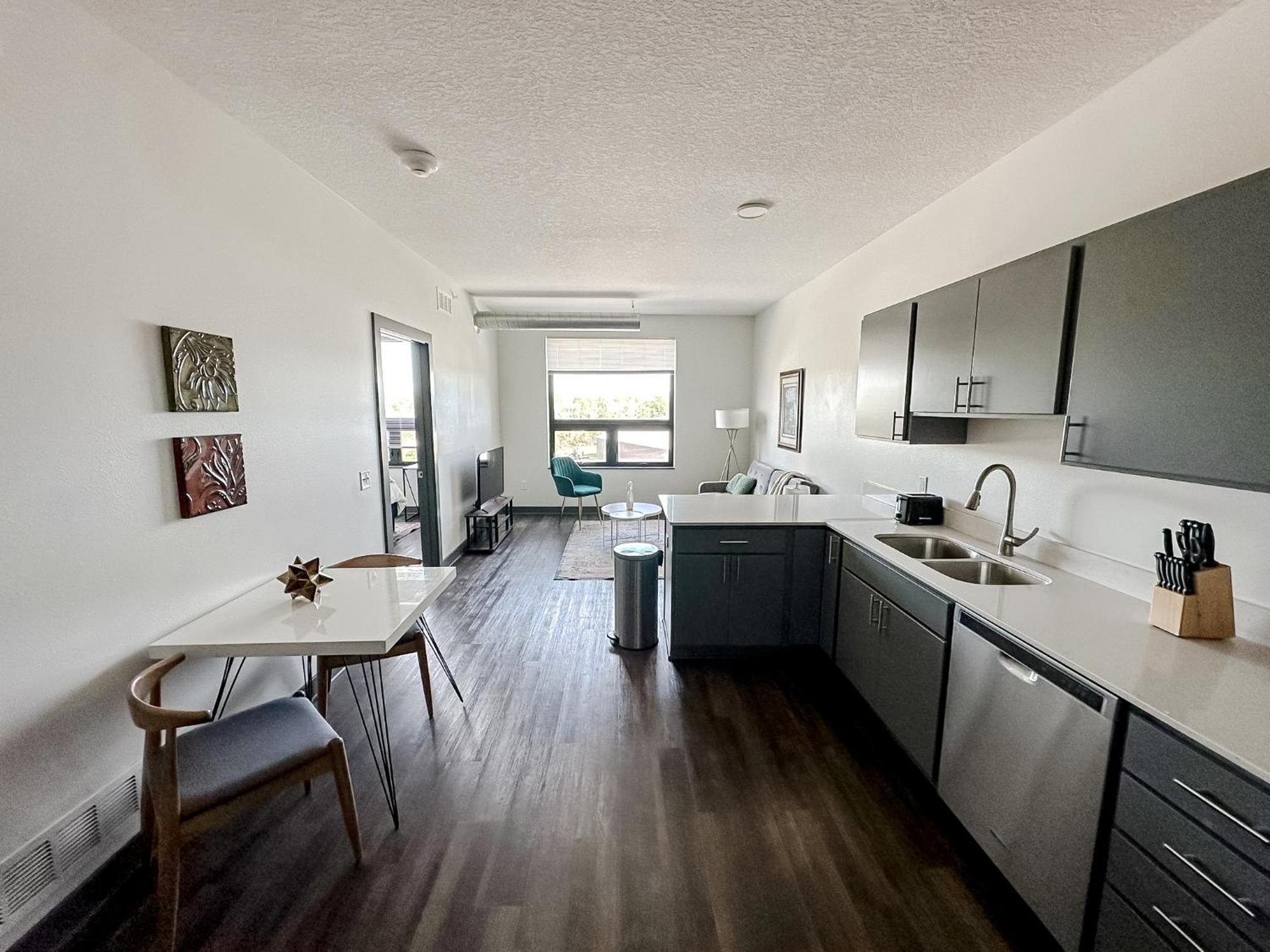 Sleepover 1Bd 1Ba Des Moines Apartments Bagian luar foto